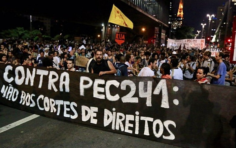 Manifestação contra PEC 241, na Avenida Paulista, em São Paulo