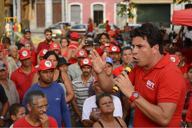 Natural de Tabira (PE), Veras foi sindicalizado no Sindicato dos Trabalhadores Rurais do município e hoje é presidente da CUT Pernambuco