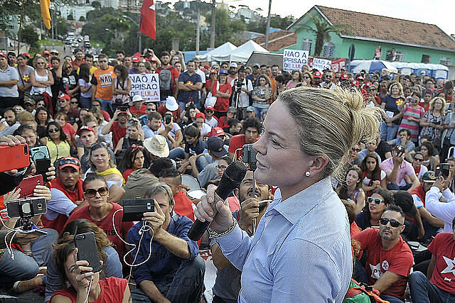 Workers’ Party chair Gleisi Hoffmann read ex-president’s letter to activists at pro-Lula camp