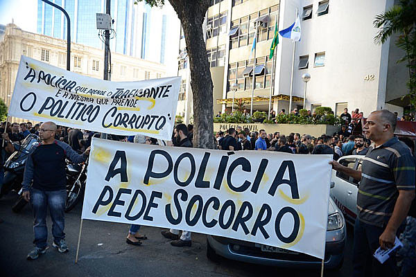 Policiais civis, agentes penitenciários e bombeiros se unem para lutar por direitos trabalhistas