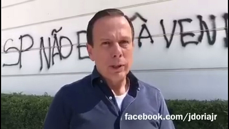 Prefeito, conhecido por sua ação perfomática, ressaltou que ação foi "um erro duas vezes"