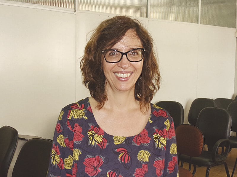 Marilane: "Mulheres trabalham em casa em média 21 horas por semana e os homens 10h"