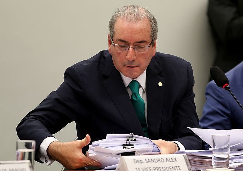 Cunha é investigado por possuir contas não oficializadas no exterior
