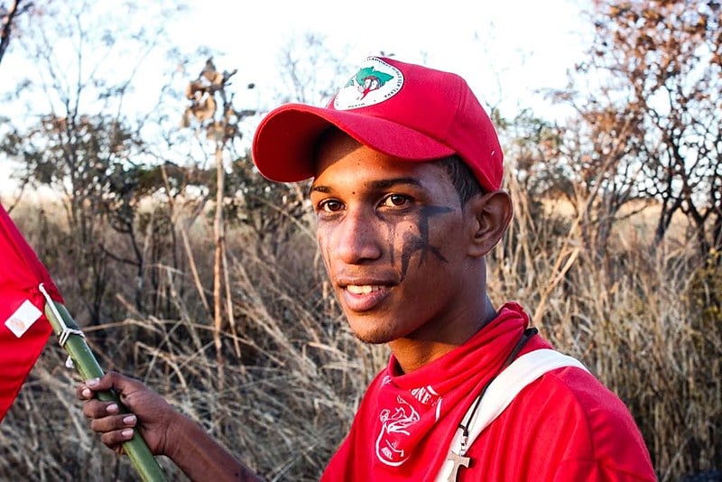 Rafael de Souza Celestino, de 19 anos, um dos manifestantes que compõem a Marcha Lula Livre