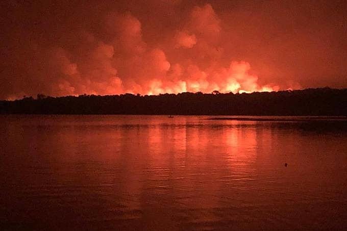 O fogo foi controlado em Alter do Chão, mas segue queimando em Ponta Pedra