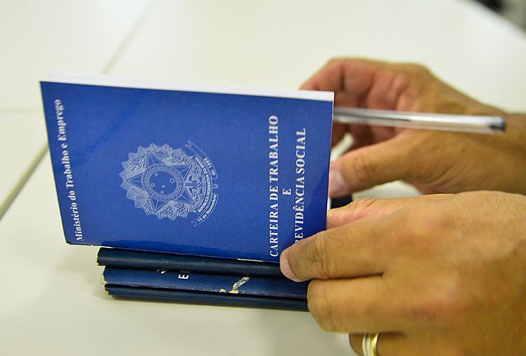 As convenções e acordos coletivos só valem mais do que a lei quando estipulam melhores condições para os trabalhadores
