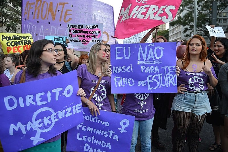 Mulheres protestam contra PEC 181 que pode criminalizar o aborto, na Avenida Paulista