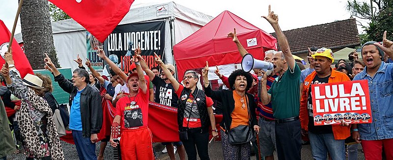 Vigília Lula Livre resiste há 172 dias em frente à sede da Polícia Federal, em Curitiba