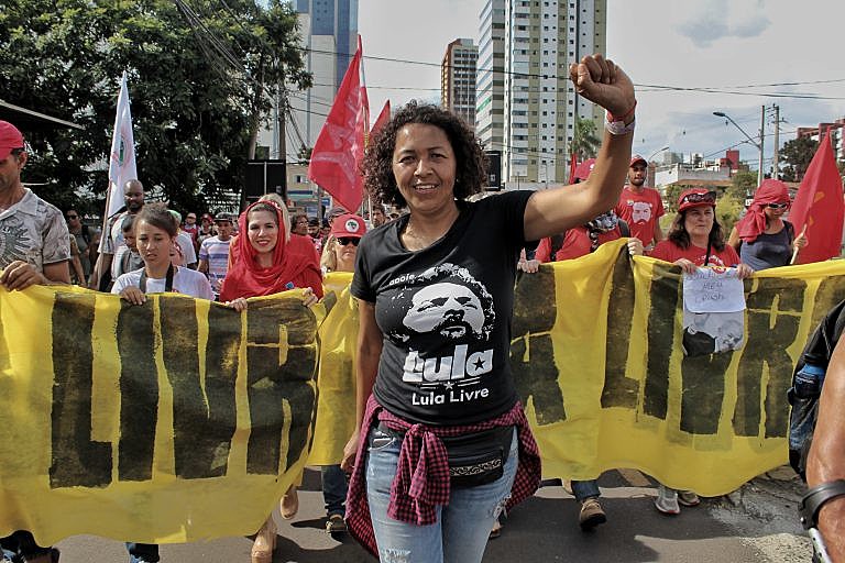 Publicação traz um olhar em profundidade sobre o momento político brasileiro