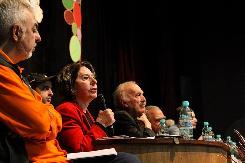 Indústria, desenvolvimento e educação são assuntos que andam juntos, mas Bolsonaro não apresenta projetos para o país