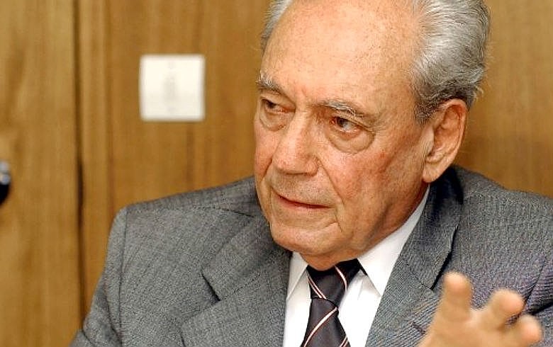 Político baiano permaneceu até o fim na defesa do governo Jango, opondo-se ao golpe "intolerável e vergonhoso"