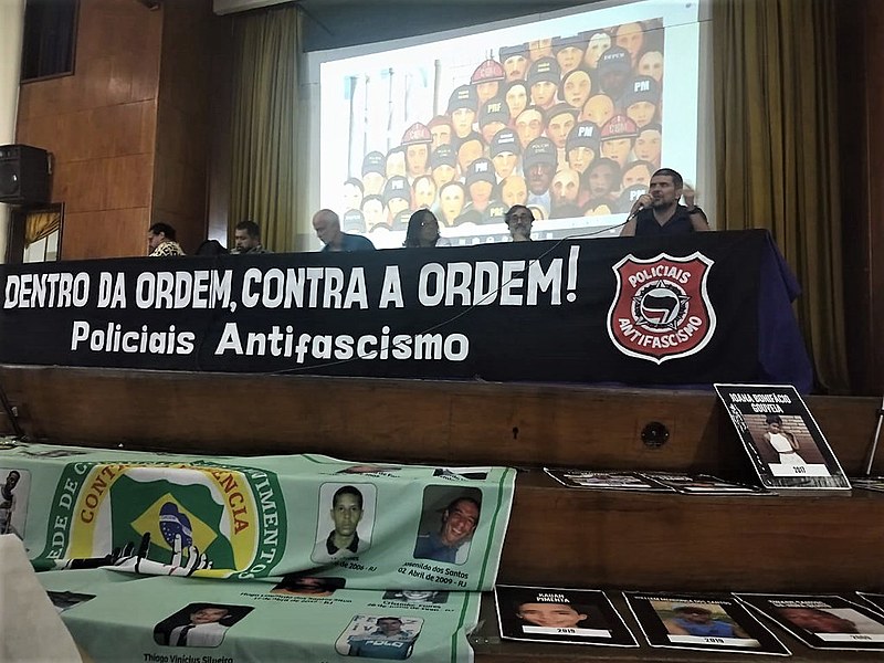 Mesa de abertura contou com representantes de movimentos populares, pesquisadores e policiais
