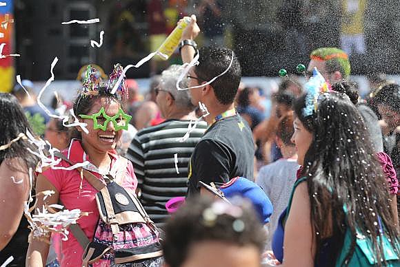 Antes a polícia ia, furava o couro e batia no pessoal, mas não conseguia acabar com essas manifestações que guardam um caráter espontânea.