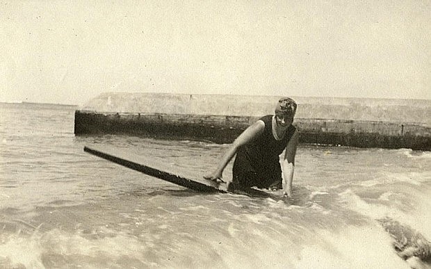 Agatha Christie foi uma das pioneiras do surfe na Inglaterra