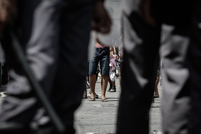 Coletivos que atuam no bairro denunciam intensificação de abordagens policiais na Cracolândia