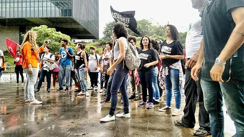 Os manifestantes realizaram uma conferência, que foi transmitida ao vivo na página do Facebook do Levante
