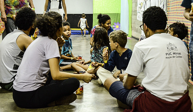 A ciranda é um espaço seguro e agradável, mas se diferencia por ter uma intencionalidade política e pedagógica