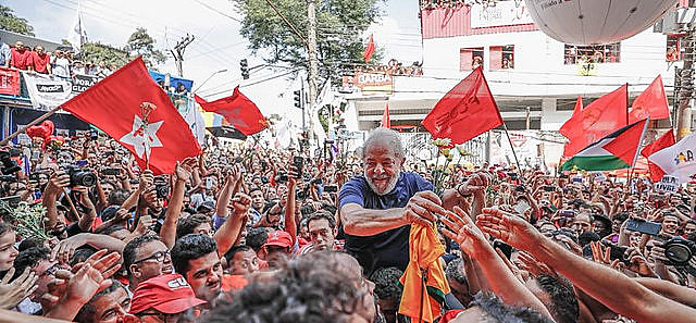 Lula wrote reiterating he is running for president and reveals recent plots to keep him in prison