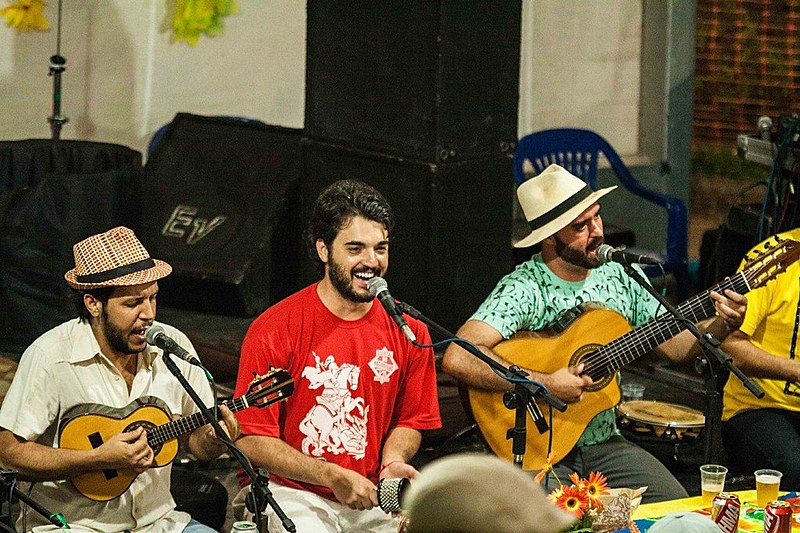 Grupo de samba Sarava-Sarandi se apresentou no domingo (8)