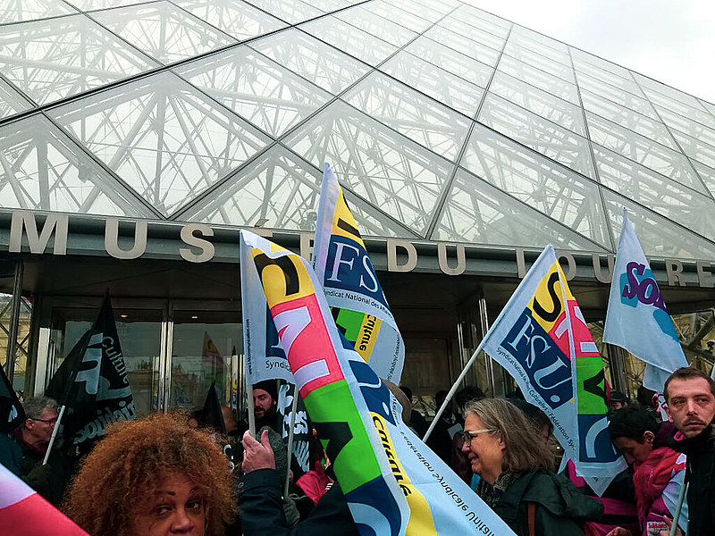 Greve contra proposta de reforma do governo de Macron iniciou em 5 de dezembro e já conquistou manutenção da idade mínima de aposentadoria