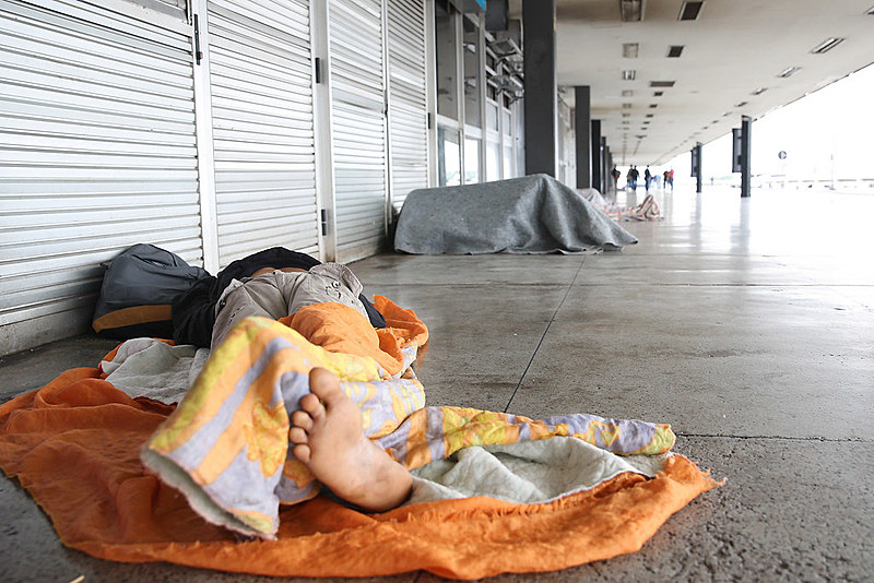 O número de casas vazias é 24 vezes maior que o número de moradores de rua em BH