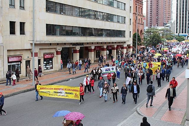 Professores nas ruas de Bogotá, capital da Colômbia