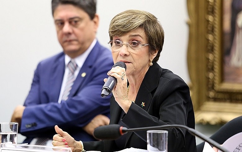 "A saída para a crise tem que ser encontrada na economia, não na precarização do trabalho", diz a ministra do TST
