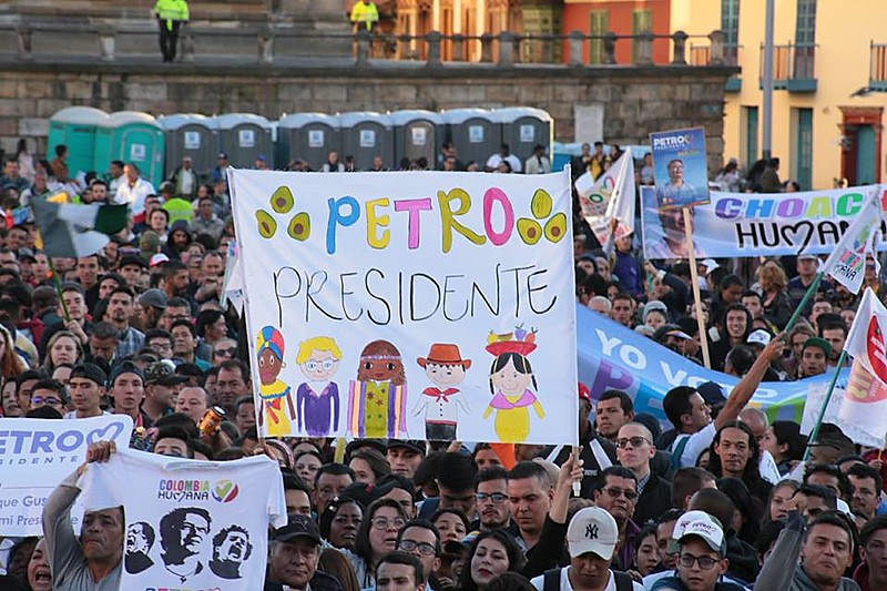 Gustavo Petro cresce nas pesquisas e se aproxima do adversário Iván Duque