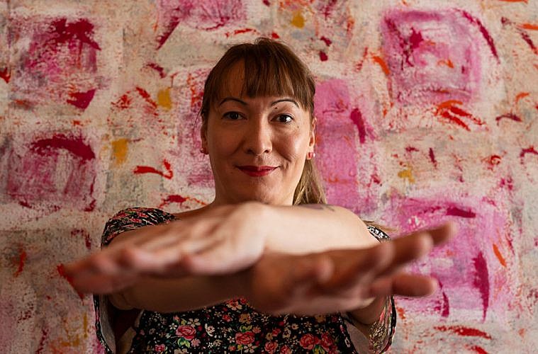 Julia é diretora, roteirista e também atua no curta metragem "Tea for Two"