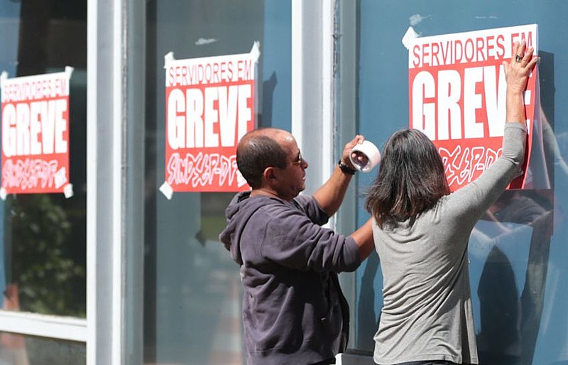 Em Brasília (DF), servidores públicos participam de greve por melhores condições de trabalho