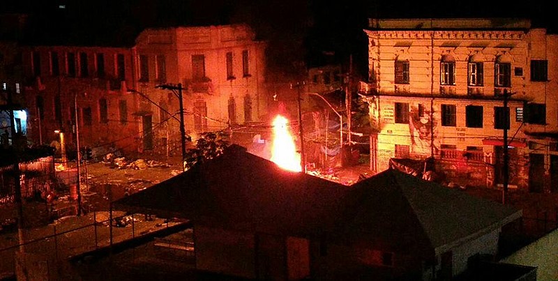 Polícia Militar usou bombas e gás lacrimogêneo; oito pessoas foram detidas.