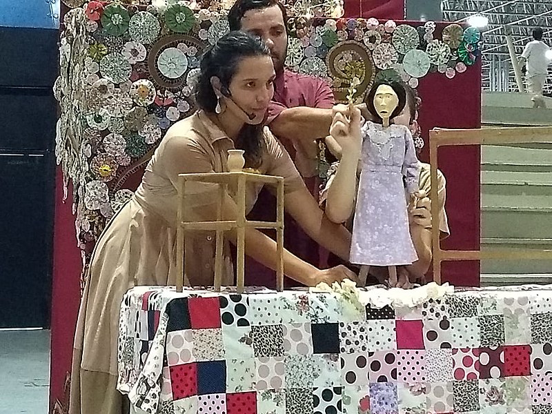 Peça teatral Santa de Dica foi apresentada dia 14 de março, no Teatro de Arena, do Espaço Cultural.