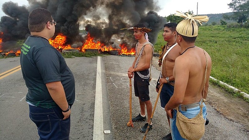Na cidade de Pesquera, Agreste pernambucano, indígenas do povo Xukuru se somaram à Frente Brasil Popular, MST e demais sindicatos da região.