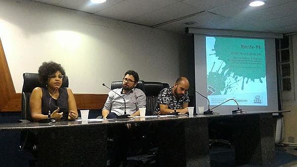 A reunião aconteceu na Câmara Municipal do Recife, no centro da capital.