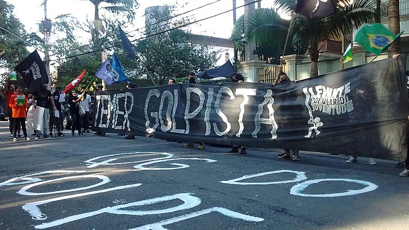 Manifestantes estiverem na casa do vice-presidente, em Alto de Pinheiros, São Paulo (SP)