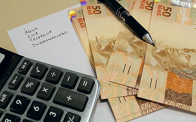 Criado em 2011, cadastro positivo mede nível de endividamento do consumidor e abre dados para entidades bancárias e varejistas