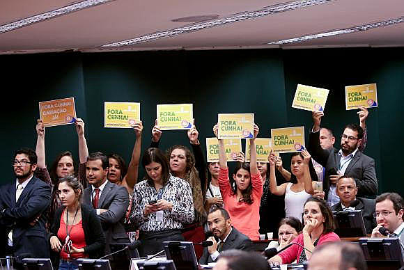 Gritos contra Eduardo Cunha fueron entonados por manifestantes presentes en la sesión de la Camara de Diputados