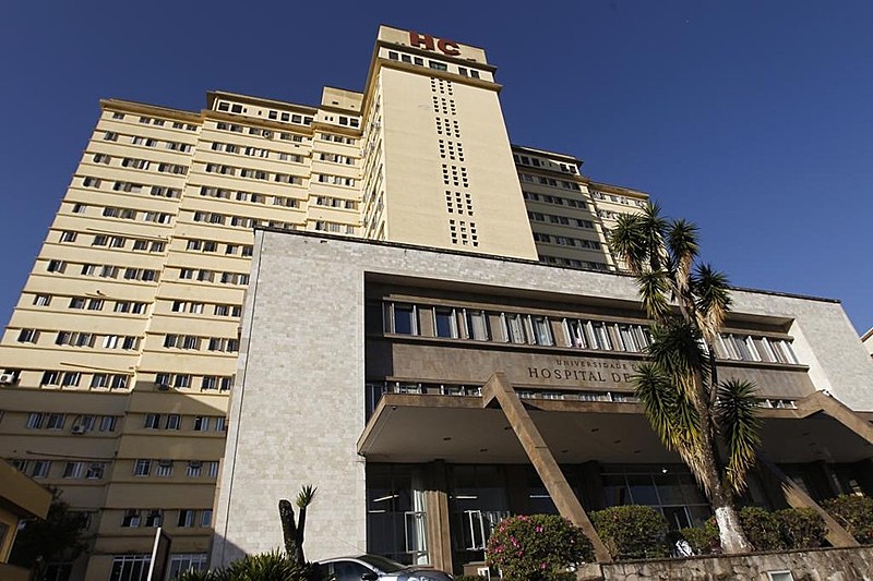 Em agosto de 2014, a UFPR aprovou o repasse do Hospital de Clínicas à Empresa Brasileira de Serviços Hospitalares (Ebserh)