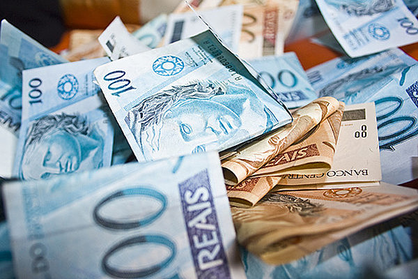 Metade dos nomes na lista dos mais ricos está ligada ao mercado financeiro e lucra com os juros altos