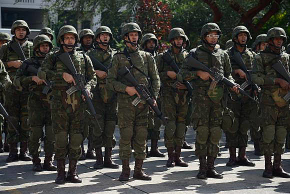 Retired Brazilian Air Force Colonel evaluated potential scenarios that could create conflicts among the ranks of the military. 