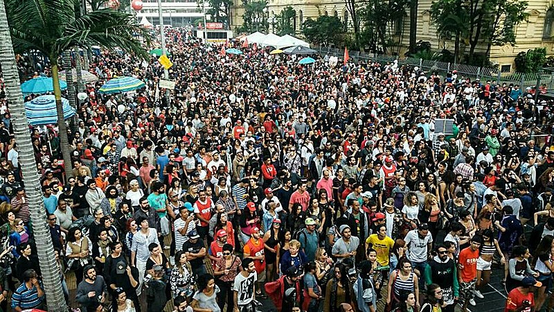 Praça da República tomada pela classe trabalhadora no 1º de maio, em São Paulo