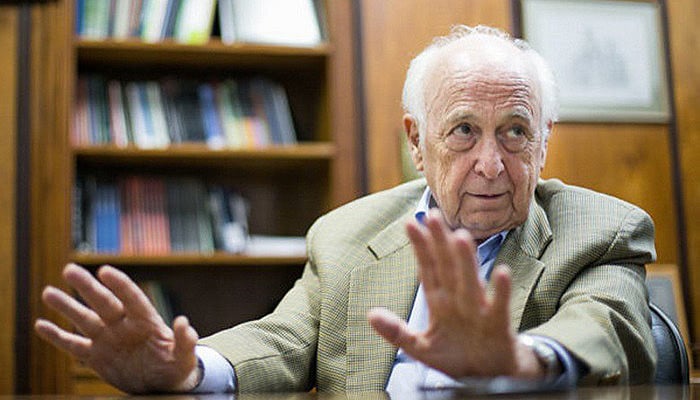 Para Bresser, país passa por crise "construída pelo liberalismo econômico sem ideia de nação"