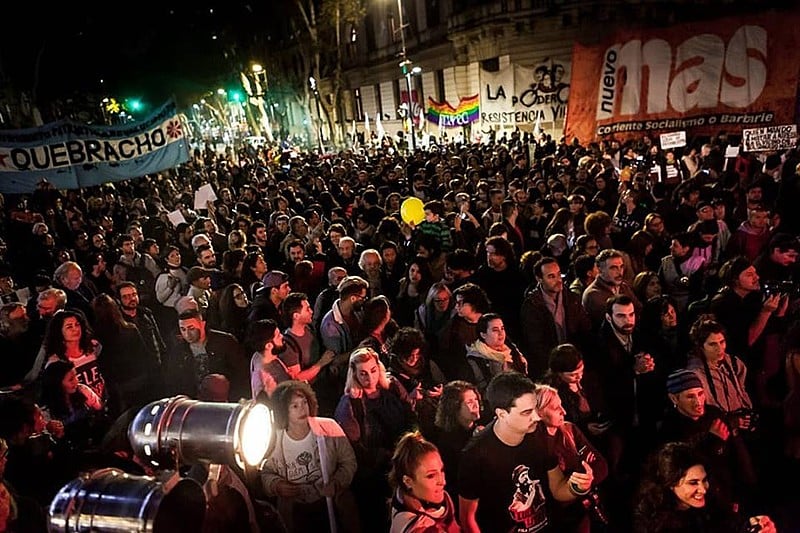 Manifestações contra visita de Bolsonaro ao país começaram na tarde desta quinta-feira (6) na capital do país, Buenos Aires