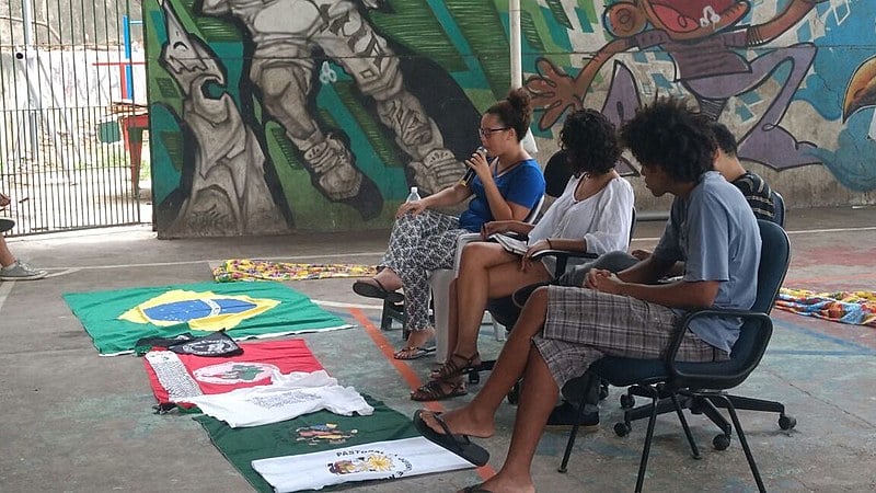 No seminário de troca de experiências de pré-vestibulares populares ficou evidenciada a dificuldade de permanência dos alunos nos cursinhos
