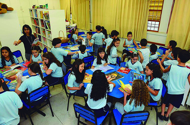 Educadores consideram que projeto institucionaliza perseguição contra profissionais que discutem temáticas sociais com seus alunos