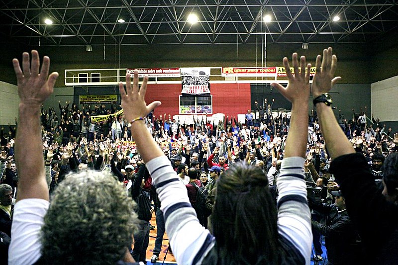 Assembleia da categoria durante o movimento de paralisação, em junho de 2014