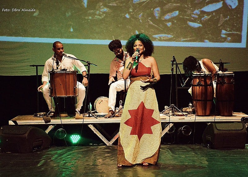 "Quando se fala em samba, sempre remete à ideia de comunidade, de família, de alegria, de pertença", afirma Juliana.