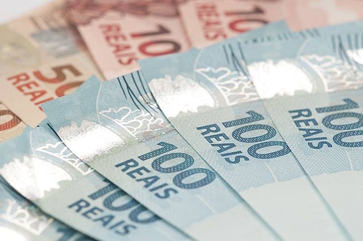 Política de valorização do salário mínimo iniciada nos governos do PT só valem até 2019