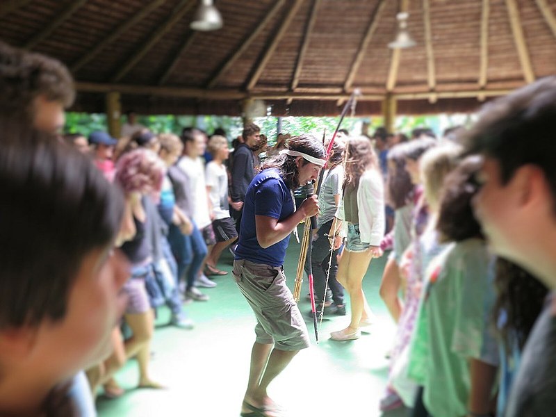 Na Escola Parque no Rio de Janeiro Timei faz relato sobre os impactos ambientais da usina de Belo Monte aos alunos do ensino médio