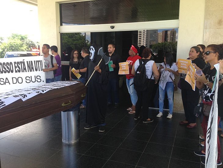Manifestantes ocuparam Assembleia Legislativa em protesto contra má gestão